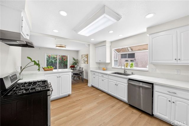 7552 Thousand Oaks, Tujunga, CA 91042