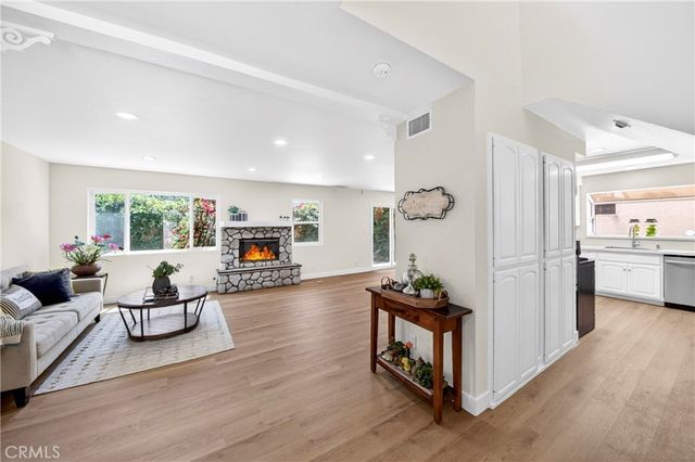 7552 Thousand Oaks, Tujunga, CA 91042