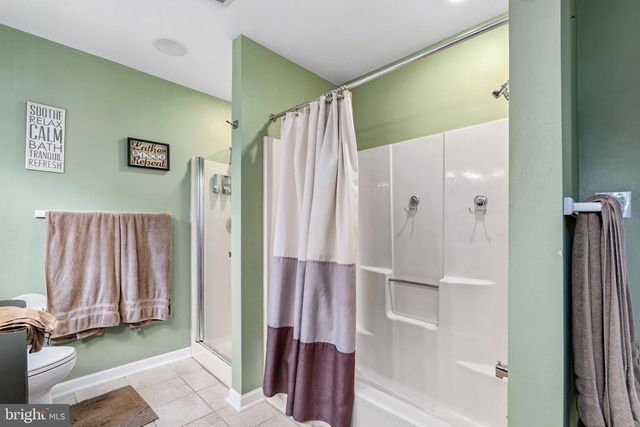 2 GREEN MEADOW CT, Newark, DE 19711