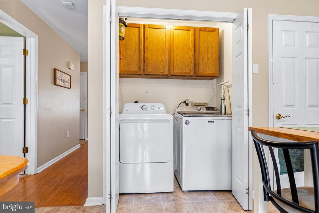 Image 15 of property listing at 2 GREEN MEADOW CT, Newark, DE 19711