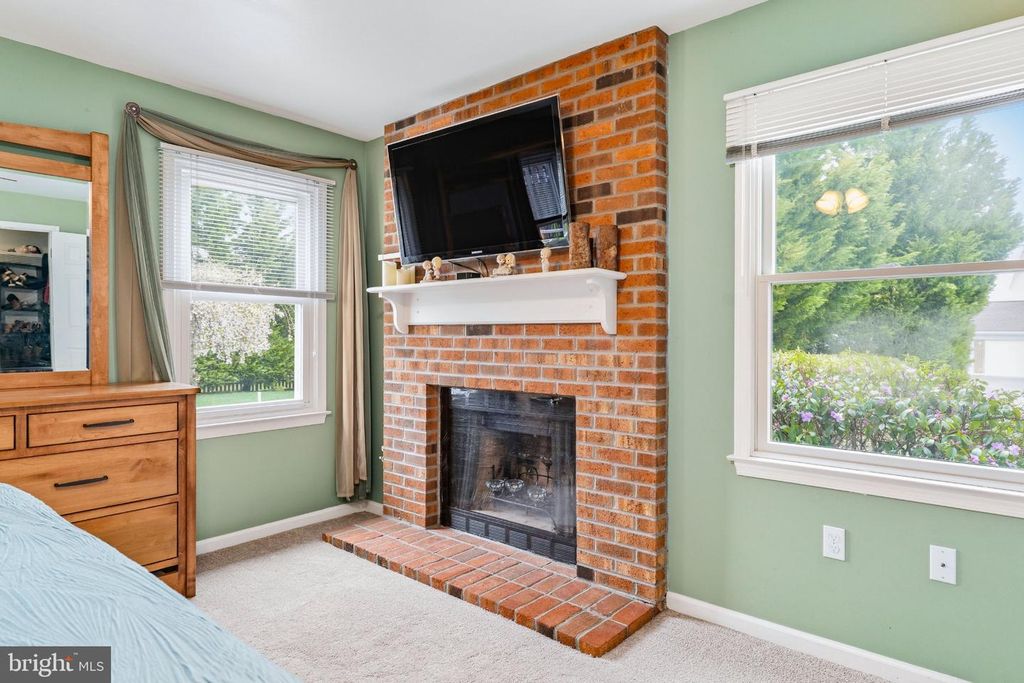 Image 21 of property listing at 2 GREEN MEADOW CT, Newark, DE 19711