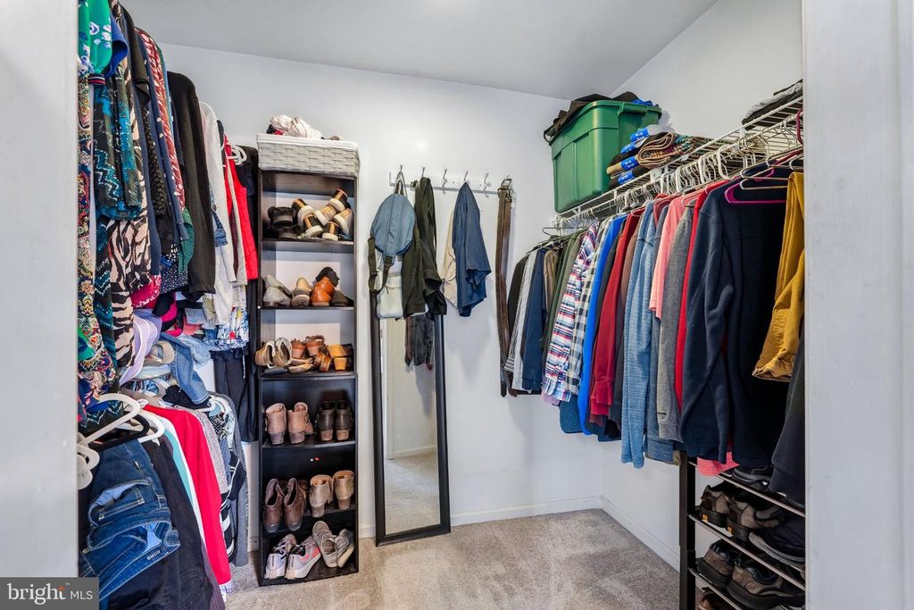 Image 22 of property listing at 2 GREEN MEADOW CT, Newark, DE 19711