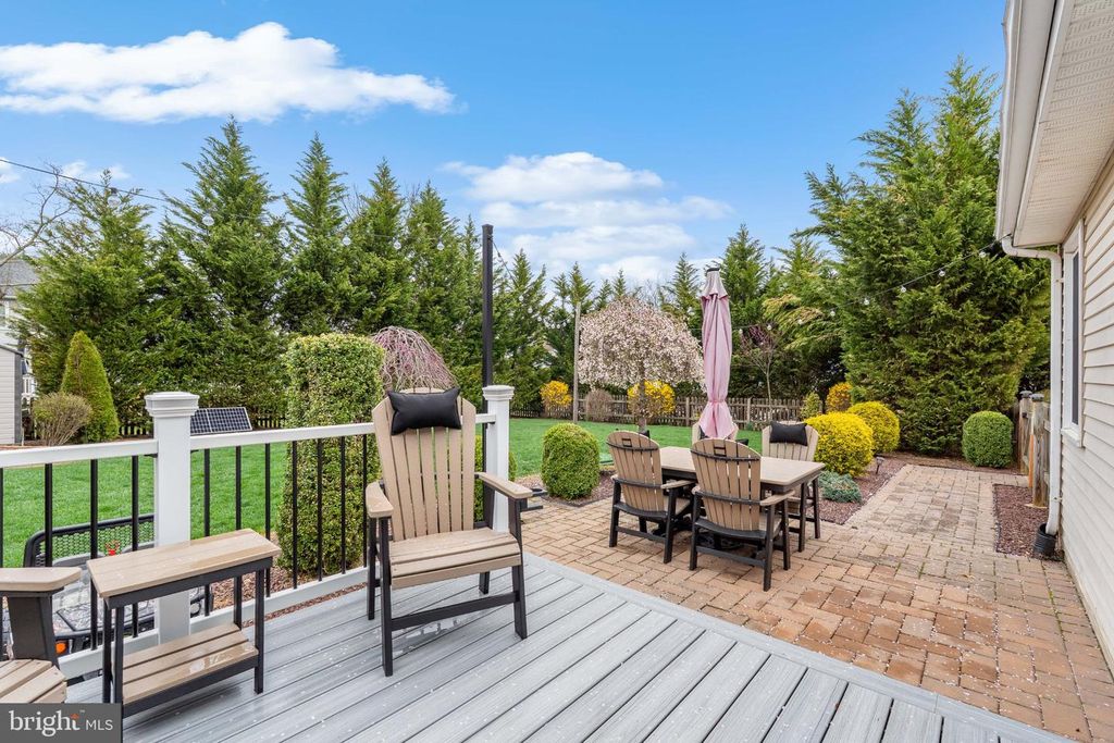 Image 25 of property listing at 2 GREEN MEADOW CT, Newark, DE 19711