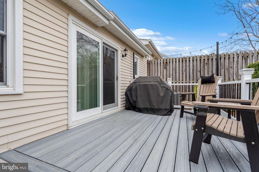 Image 26 of property listing at 2 GREEN MEADOW CT, Newark, DE 19711