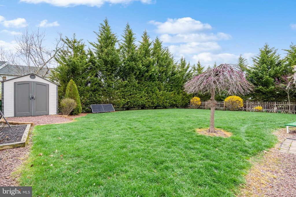 Image 27 of property listing at 2 GREEN MEADOW CT, Newark, DE 19711