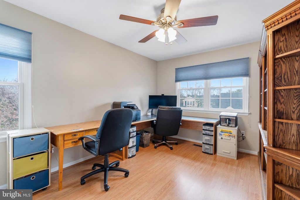 Image 28 of property listing at 2 GREEN MEADOW CT, Newark, DE 19711