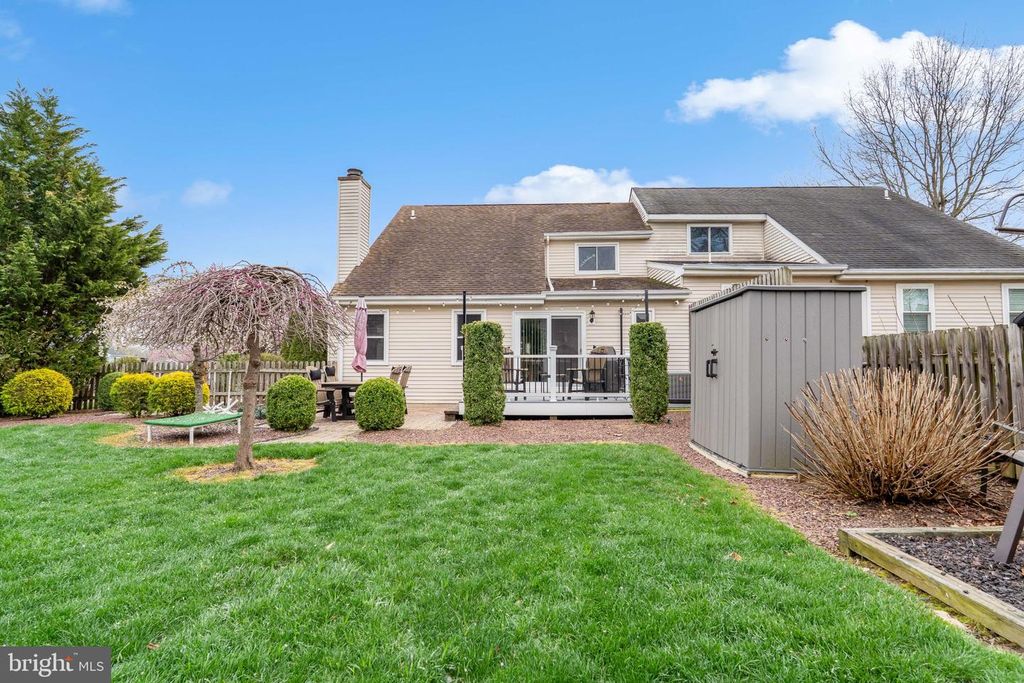 Image 29 of property listing at 2 GREEN MEADOW CT, Newark, DE 19711