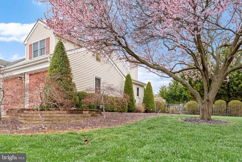 Image 4 of property listing at 2 GREEN MEADOW CT, Newark, DE 19711