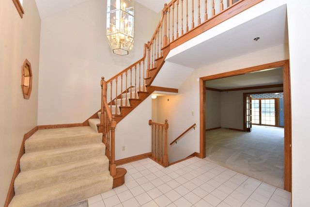 655 Machenry CIRCLE #B, Brookfield, WI 53045