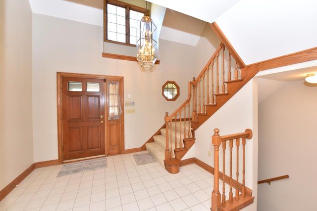 655 Machenry CIRCLE #B, Brookfield, WI 53045
