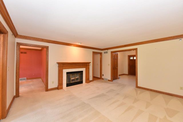 655 Machenry CIRCLE #B, Brookfield, WI 53045