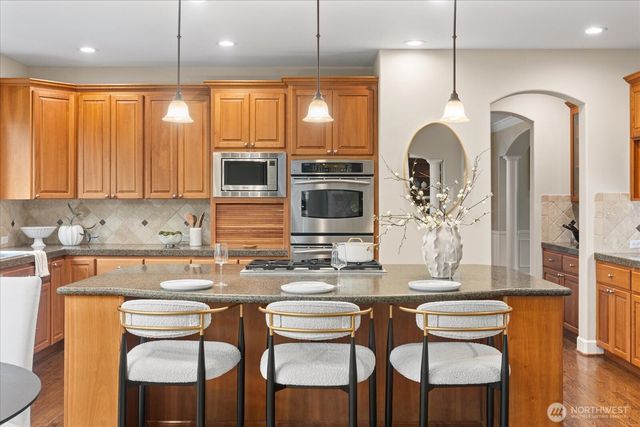2211 204th Place NE, Sammamish, WA 98074