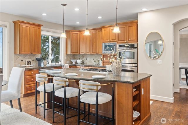 2211 204th Place NE, Sammamish, WA 98074