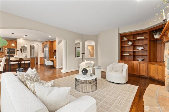 2211 204th Place NE, Sammamish, WA 98074