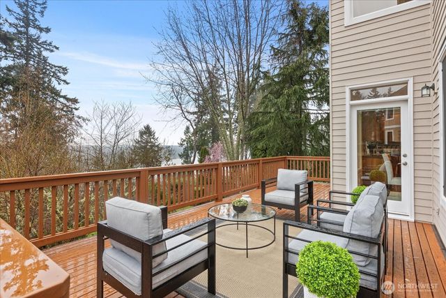 2211 204th Place NE, Sammamish, WA 98074