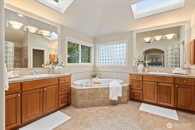 2211 204th Place NE, Sammamish, WA 98074
