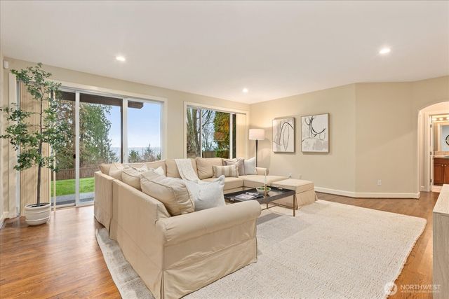 2211 204th Place NE, Sammamish, WA 98074