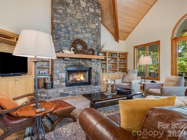 3500 Eagles Nest Road, Waynesville, NC 28786