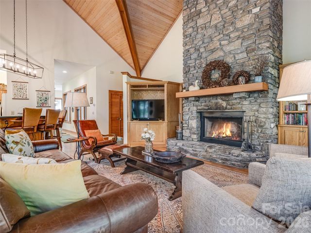 3500 Eagles Nest Road, Waynesville, NC 28786