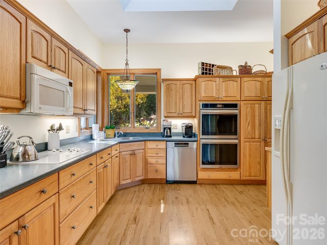 3500 Eagles Nest Road, Waynesville, NC 28786