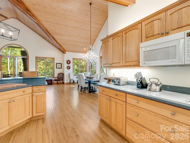 3500 Eagles Nest Road, Waynesville, NC 28786