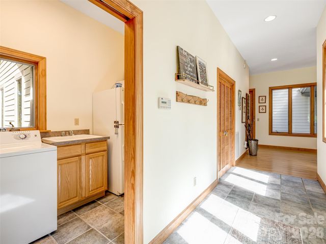 3500 Eagles Nest Road, Waynesville, NC 28786