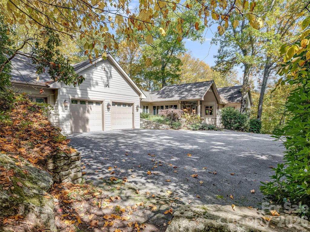 3500 Eagles Nest Road, Waynesville, NC 28786