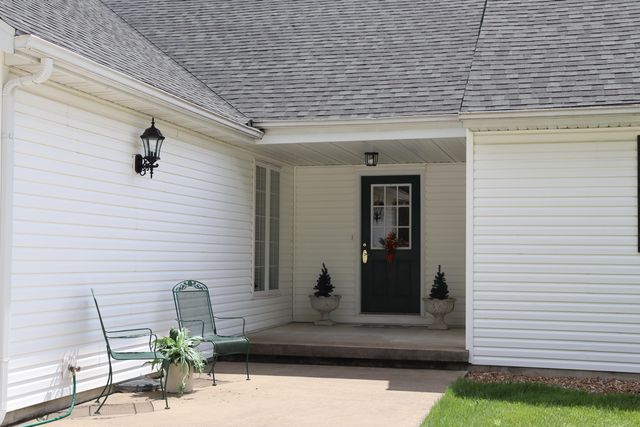 14795 S 1825 Road, Stockton, MO 65785