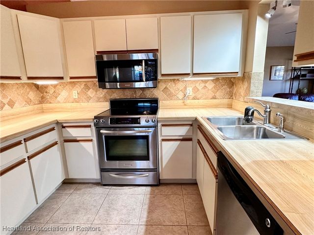10 Wildwood Way, Lake Placid, FL 33852