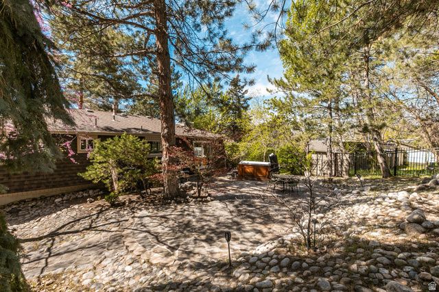 2555 E CHALET RD, Cottonwood Heights, UT 84093