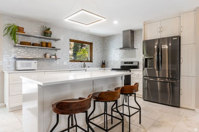 2555 E CHALET RD, Cottonwood Heights, UT 84093