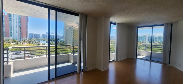 3300 NE 191st St 818, Aventura, FL 33180