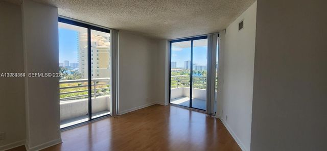 3300 NE 191st St 818, Aventura, FL 33180