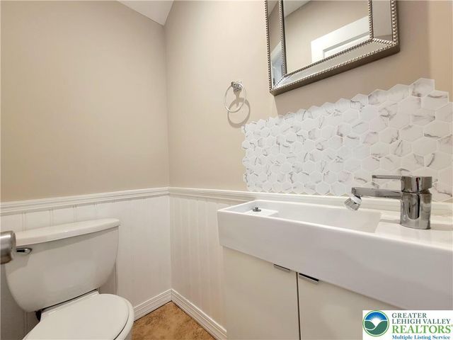 867 UNDERWOOD Road West, Middle Smithfield Twp, PA 18302