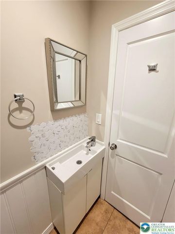 867 UNDERWOOD Road West, Middle Smithfield Twp, PA 18302