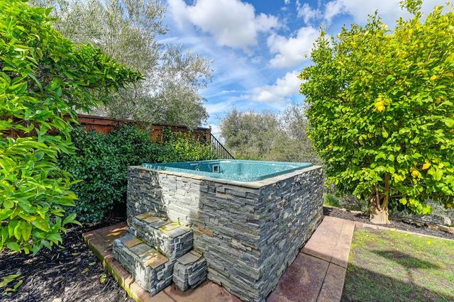 2208 Raintree Ct, Rocklin, CA 95765