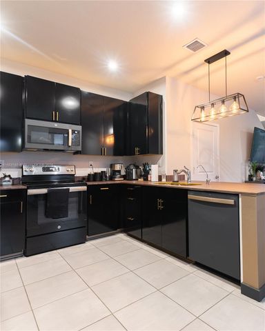 10807 SW 232nd Ter, Homestead, FL 33032