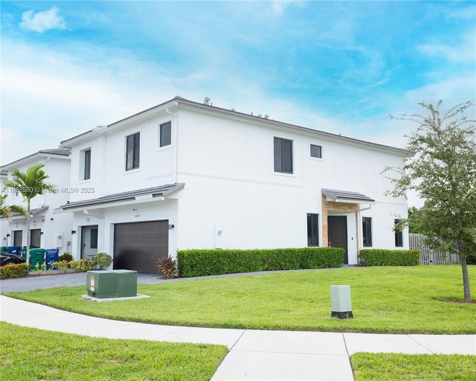 10807 SW 232nd Ter, Homestead, FL 33032