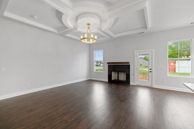 67 Summerset Dr, Winchester, TN 37398