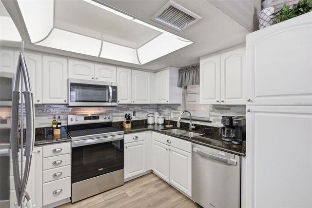 2947 25TH AVENUE N, St Petersburg, FL 33713