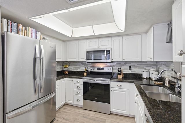 2947 25TH AVENUE N, St Petersburg, FL 33713