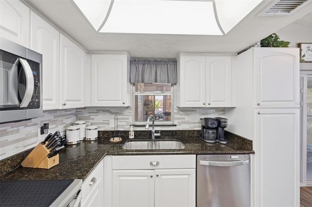 2947 25TH AVENUE N, St Petersburg, FL 33713