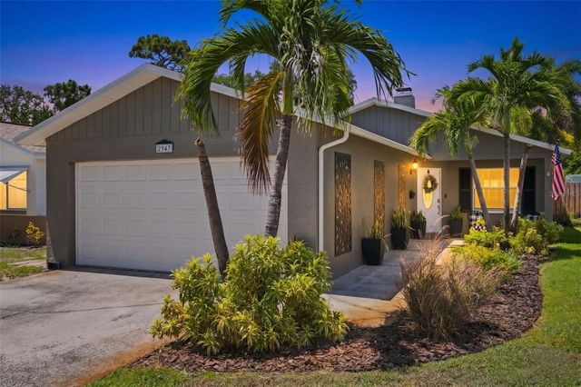 2947 25TH AVENUE N, St Petersburg, FL 33713