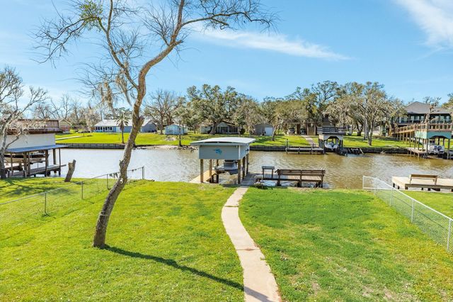 1331 Private Road 652, Sargent, TX 77414