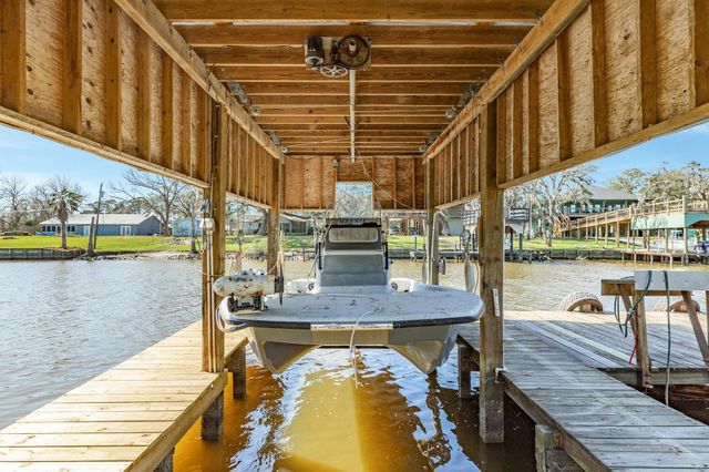 1331 Private Road 652, Sargent, TX 77414