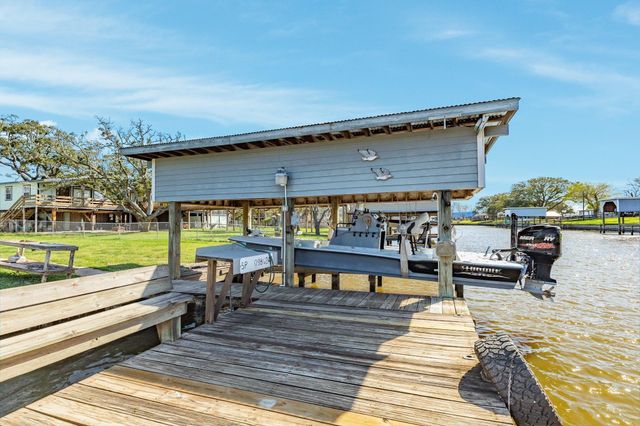 1331 Private Road 652, Sargent, TX 77414