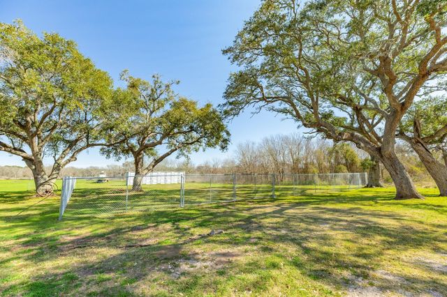 1331 Private Road 652, Sargent, TX 77414