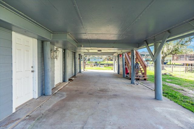 1331 Private Road 652, Sargent, TX 77414