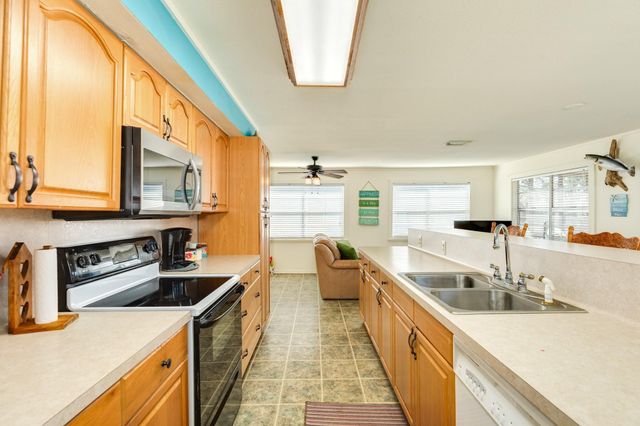 1331 Private Road 652, Sargent, TX 77414