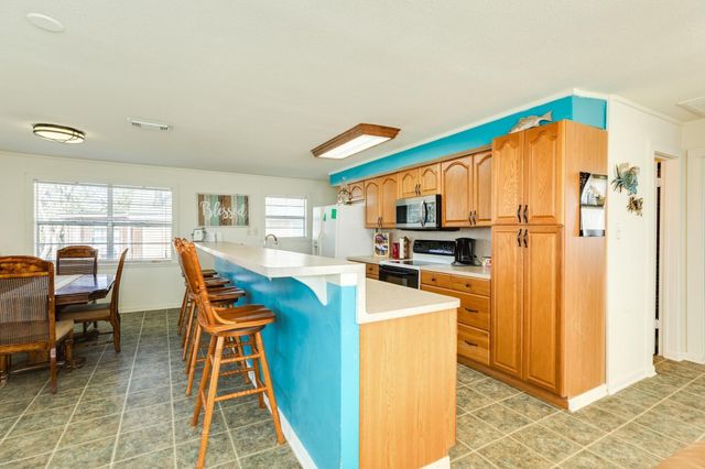 1331 Private Road 652, Sargent, TX 77414